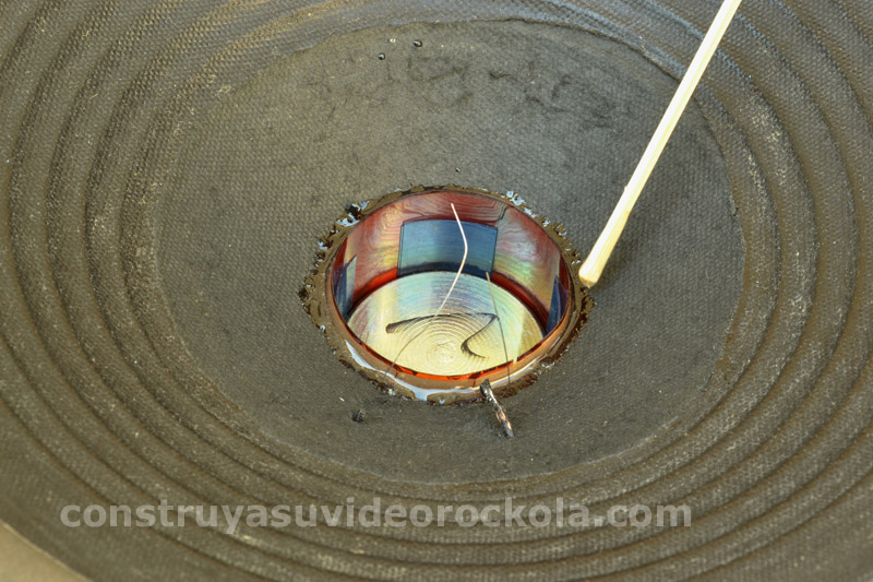 aplicando resina epoxica